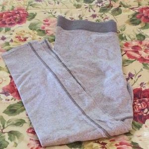 Women’s gray leggings, size Large
